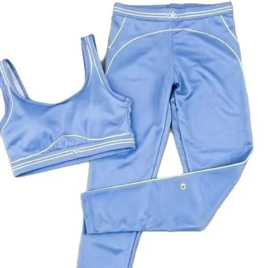 Slim Fit Workout Outfit with Stretch Fabric and Modern Graphic Design
